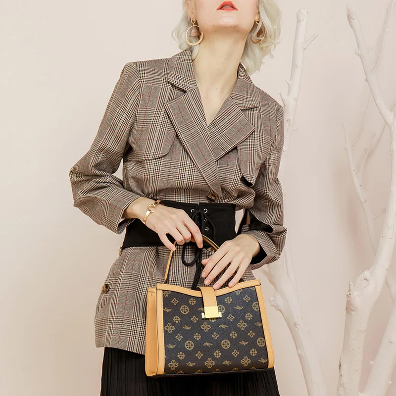 

Fashion Classic Mixed Colors Debutante by Age Versatile Fashion Light Luxury Vintage Printed Shoulder Handbag