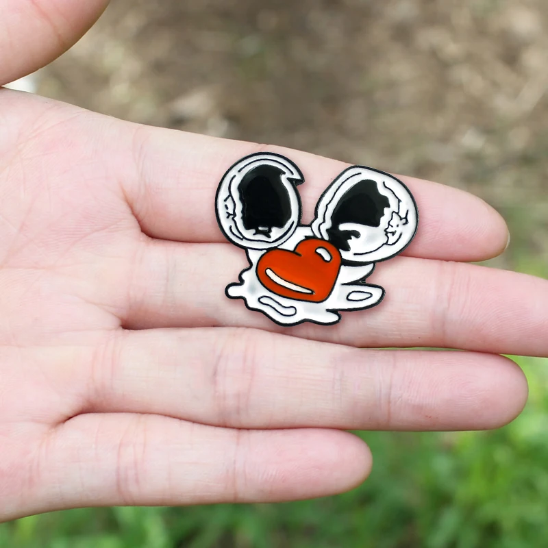 Мультяшная каваи яичная брошь Gudetama разбитое яйцо сердце желток эмалированный значок-булавка Кнопка джинсы модные ювелирные изделия подарок девушка Bijoux