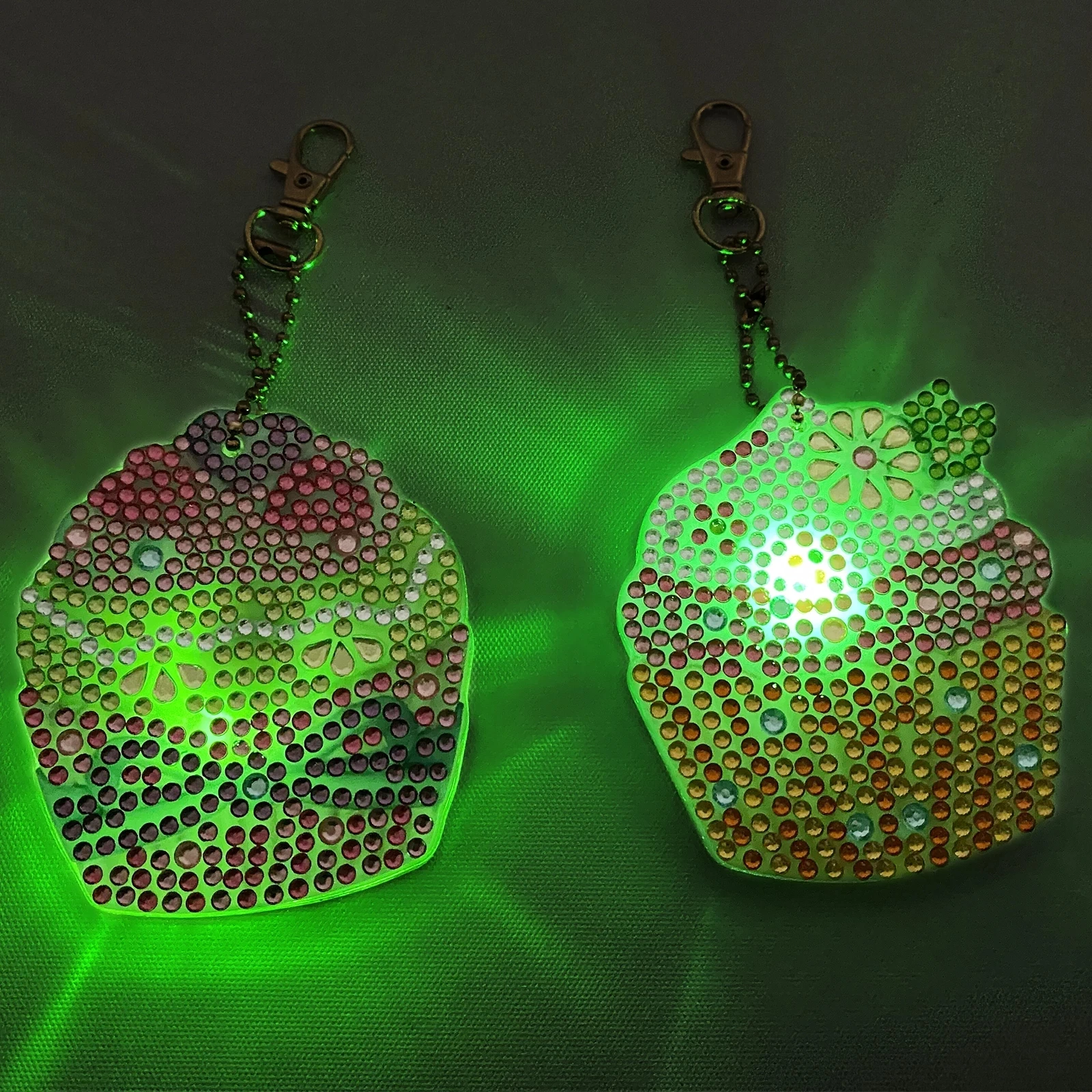 2 Pcs 5D Diamond Painting DIY Keychain Full Diamond Double Sided Inlaid Love Cake Luminous Pendant Bag Accessories Toy Gift