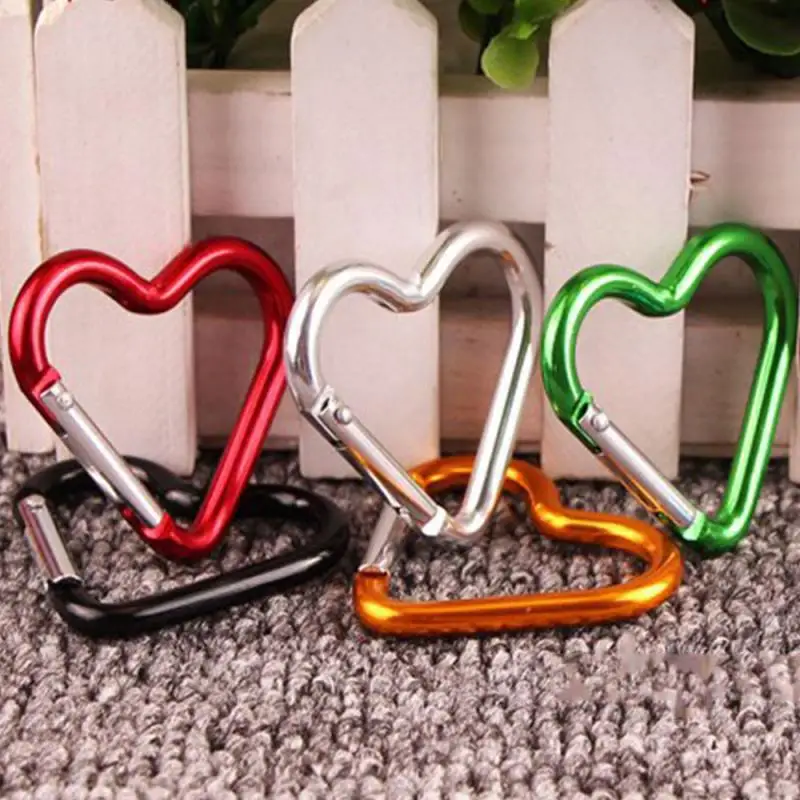 

1Pc Outdoor Portable Water Bottle Hanging Buckle Hanging Key Ring Heart-Shaped Aluminum Carabiner Keychain Clip Random Color