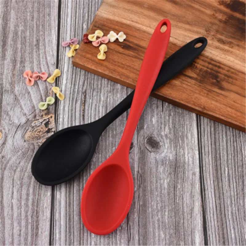 Buy Cuchara de silicona de grado alimenticio de mango largo para sopa de arroz, cuchara de silicona de cocina, cubiertos, utensilios y accesorios, cuchara de Color sólido para niños p3KkbN5Nq