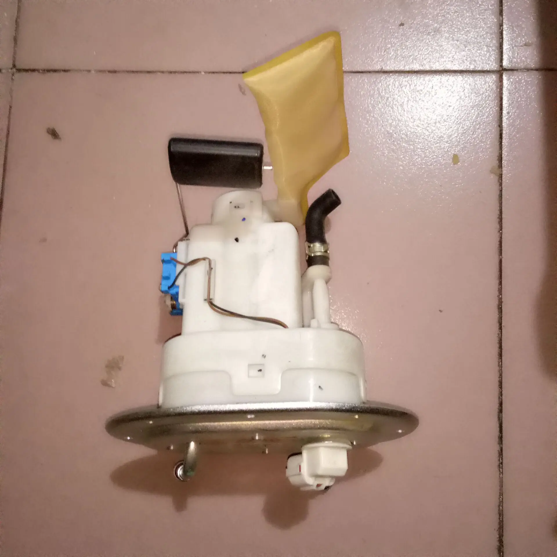 Автомобильный фильтр ASSY-FUEL 31911-2E000 для hyundai TUCSON JM - Цвет: assy.