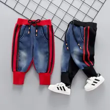 Брендовые детские штаны с героями мультфильмов модные джинсы для девочек детские джинсы с дырками для мальчиков детские модные джинсовые штаны детская джинсовая одежда для младенцев