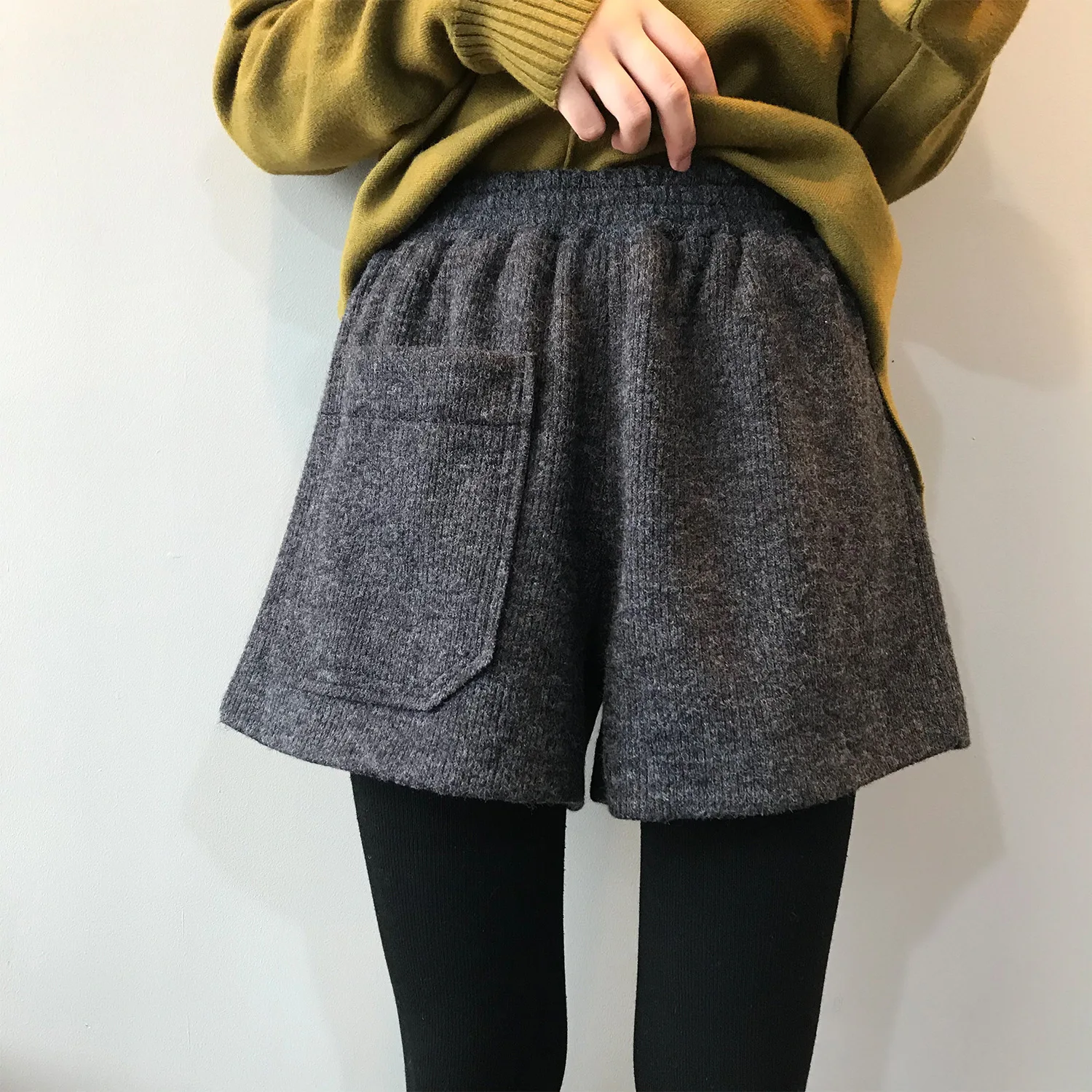 Mooirue Осень Зима трикотажные шорты для женщин Ol корейский Вязание тонкие свободные утолщение широкие ноги Свободные Леди Hotpant низ