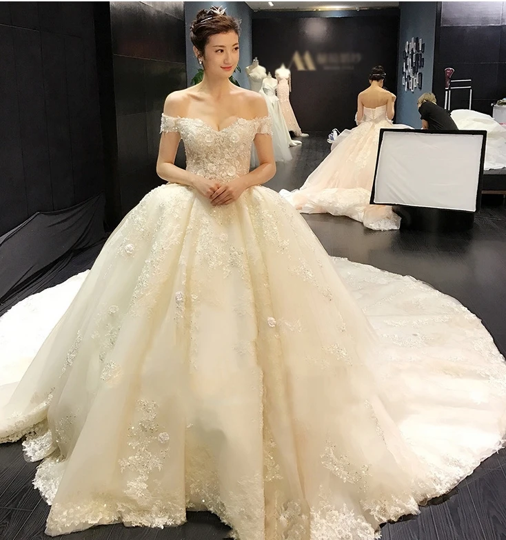 

Robe De Mariee Princesse De Luxe 2019 Short Sleeve Beads Appliques Flowers Lace Chapel Train Ball Gown Wedding Dresses Bridal