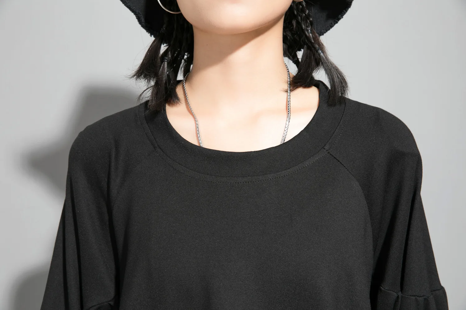 [EAM] Женская Черная свободная футболка большого размера с разрезом, новая модная футболка с круглым вырезом и длинным рукавом-фонариком, весна-осень, 1D736
