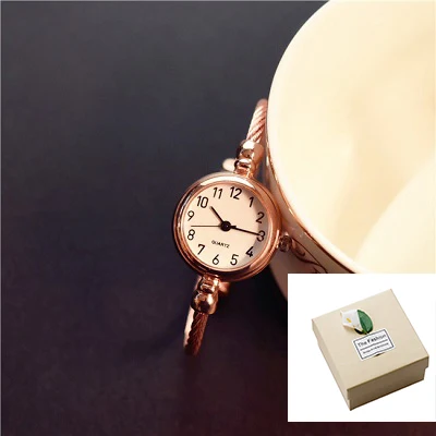 Bayan Kol Saati Ve Bileklik Kombini Saat Kombinleri Sevgili Saati Cift Saatleri Saat Ve Saat Casio Saat Diesel Saat Erkek Saatleri Bayan Saat Modelleri Swach Saat Kol Saati Kiyafet