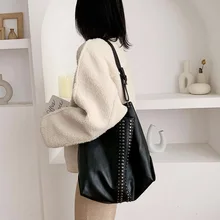 Стильная двусторонняя сумка-тоут с заклепками для женщин, сумка через плечо из искусственной кожи для дам, сумка-хобо, большая ВМЕСТИТЕЛЬНОСТЬ