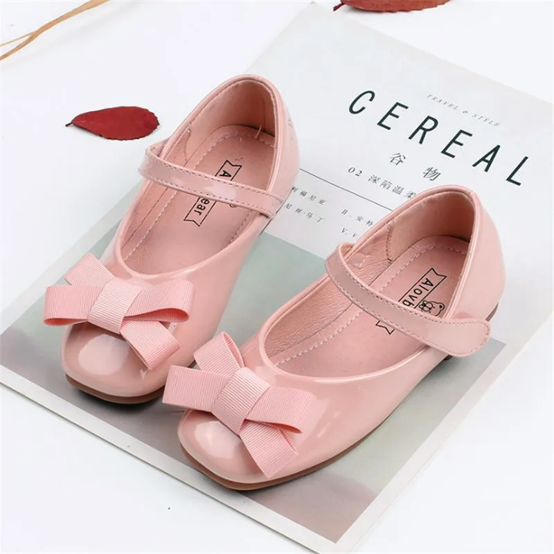 Модная новинка года; сезон осень; Праздничная обувь для девочек; chaussure; Яркая кожаная детская Свадебная обувь на плоской подошве; школьные мягкие лоферы из искусственной кожи - Цвет: Розовый