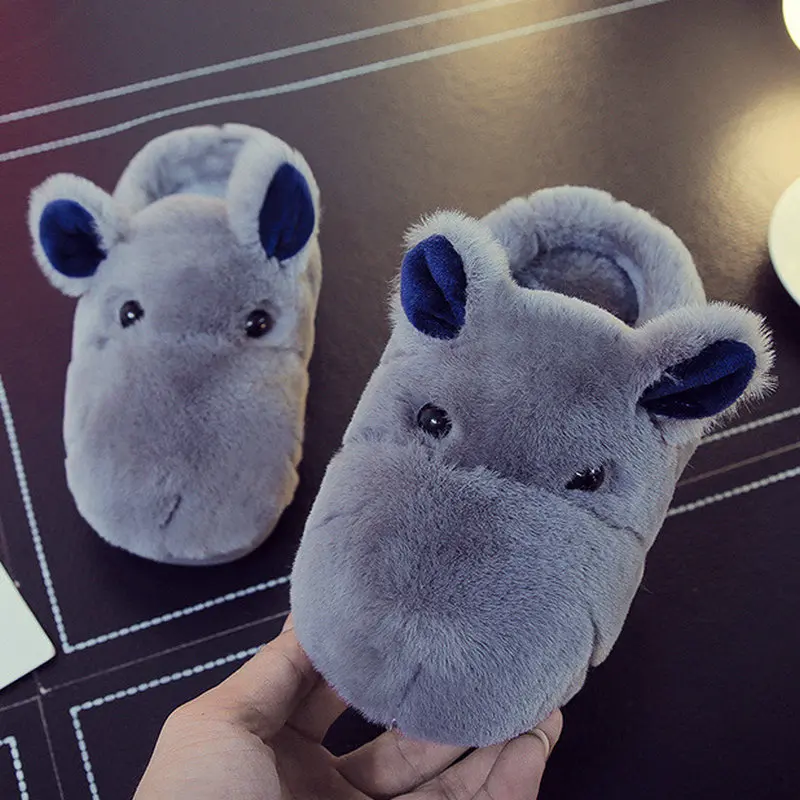 Темно-серый HTUUA/корейские тапочки с рисунками животных; Детская домашняя обувь; зимние теплые плюшевые хлопковые тапочки для мальчиков и девочек; детские тапочки; SX720 - Цвет: Темно-серый