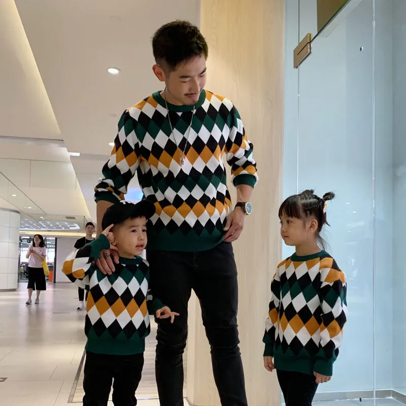 Mother Daughter Dress Plaid Family Matching Clothes Father Son Outfits New Year Clothes for Family Woman Man Christmas Sweaters