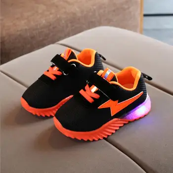 

New Children Luminous Shoes Boys Girls Sport Running Shoes Baby Flashing Lights Fashion Sneakers Toddler Little Kid LED Sneakers