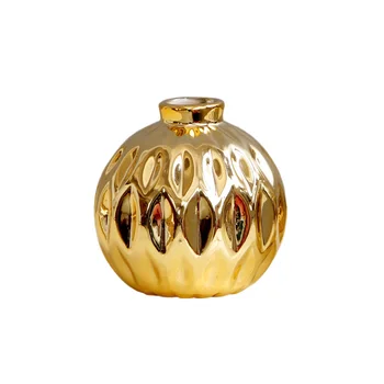 

Ceramic Small Vase Small Flower Embossed Fish Lip Pattern Crafts Home Decorations (Gold)