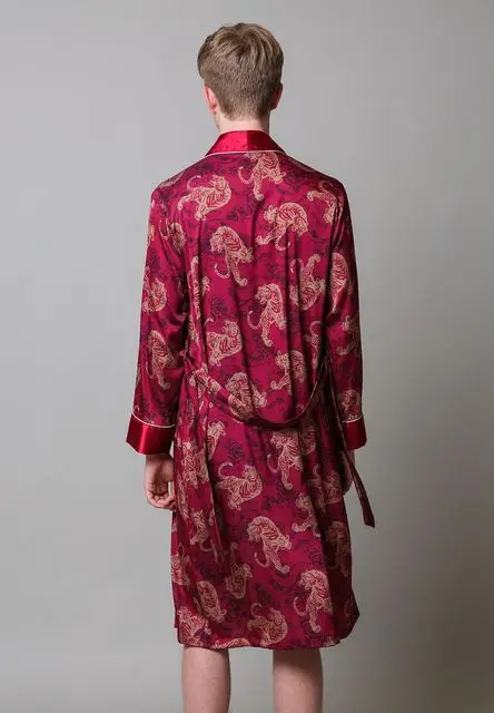 red tiger robe Двухкомпонентная шелковая ночная рубашка, атласная Мужская пижама, свободное платье с тигром, шелковистый халат с длинным рукавом и длинные штаны, банный халат для мужчин - Цвет: red tiger robe