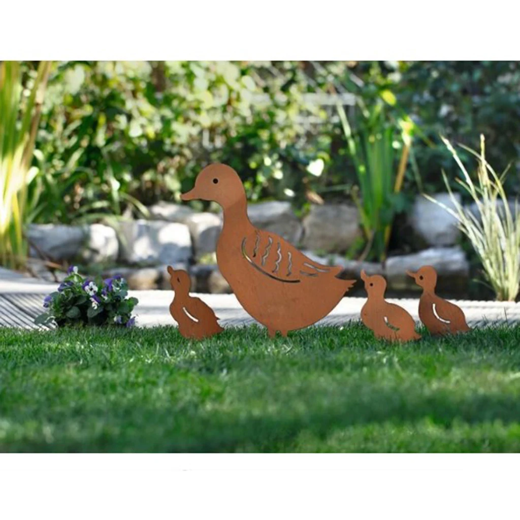 Pack of 4 Retro Ducks Shape Garden Stakes Ornaments Metal Iron Gardening Art Christmas Whimsical Gifts Garden Ornaments 