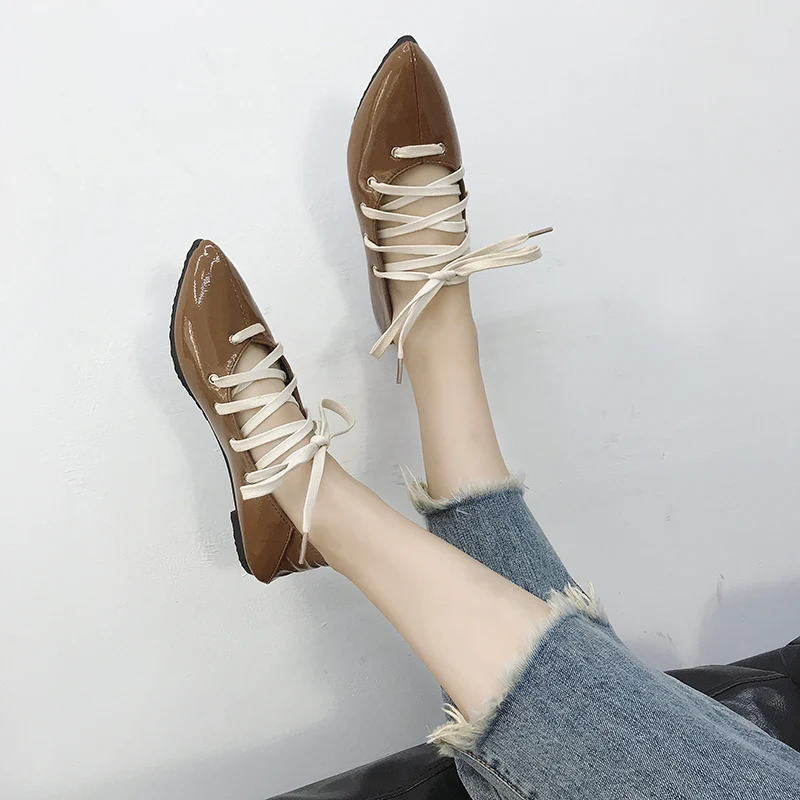 

2019 new female Korean version of the retro wild pointed flat straps single shoes
