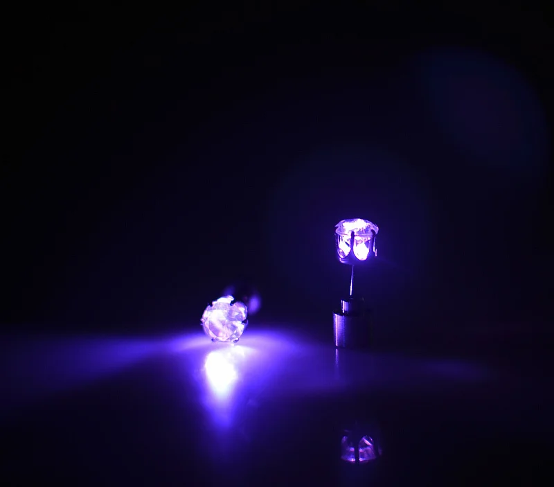 1 Pair Light Up LED Flashing Blinking Magnetic Earrings Ear Studs Gift Glowing F