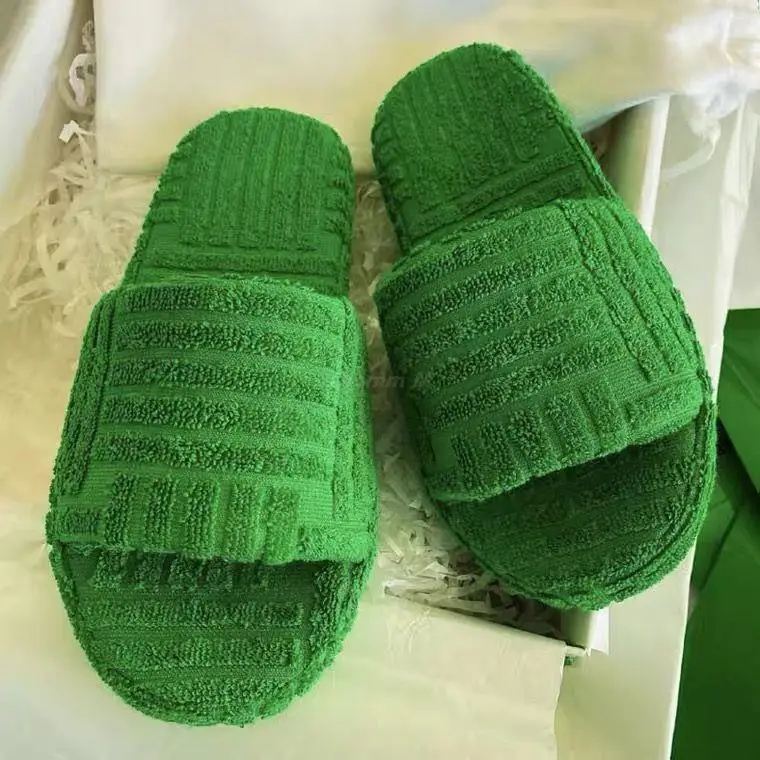 

2022 women new home slippers one-word thick-soled warm furry women shoes embossed cotton drag outdoor all-match casual slippers
