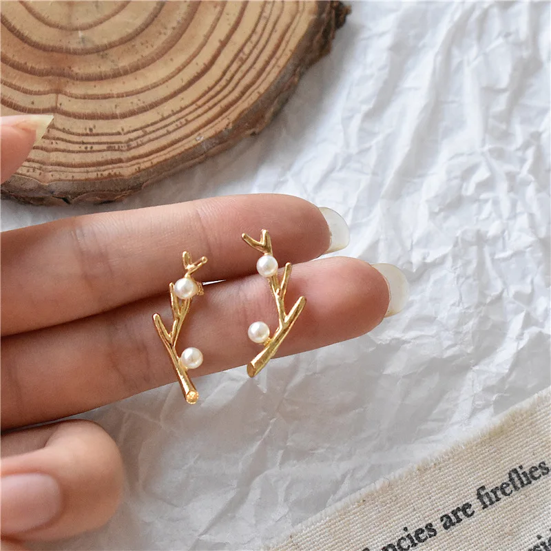 

2019 Dainty Seed Pearl Branch with Leaf Gold Color Stud Earrings Personalized Twig Earrings with Faux Pearl Minimalist Jewelry