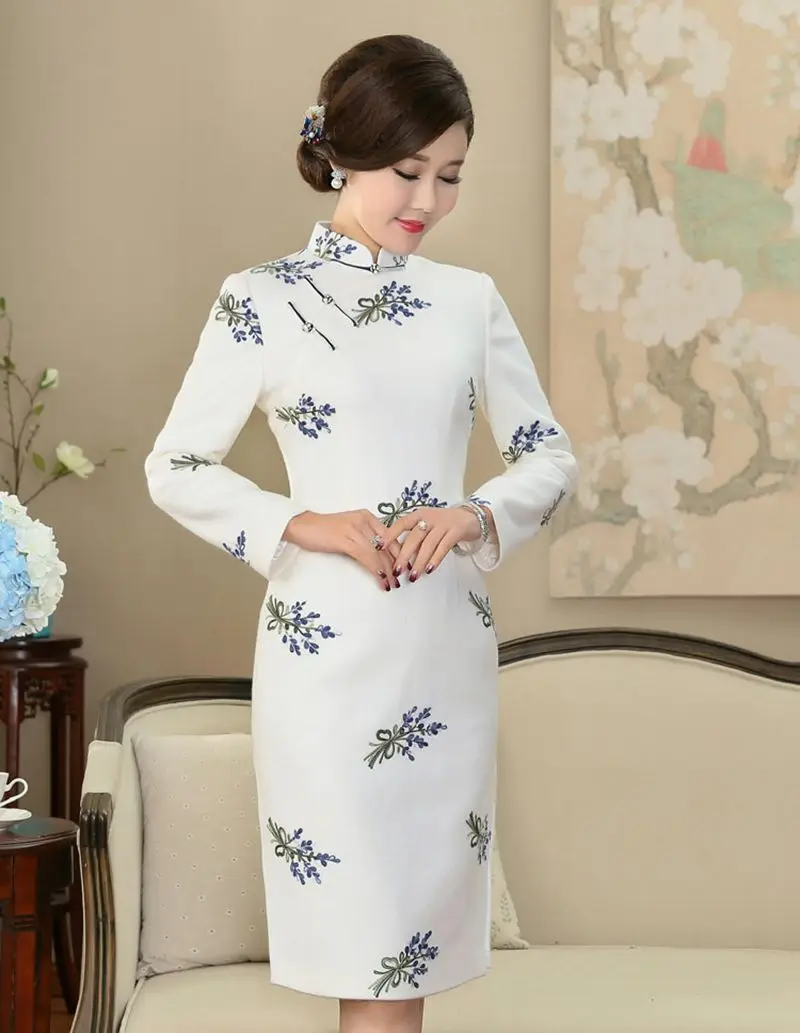 Chinese Style Autumn white new retro embroidered cheongsam improved thick wool wool long-sleeved cheongsam daily cheongsam dress