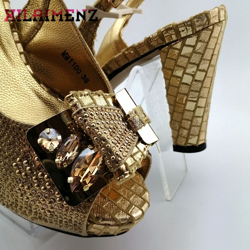 Итальянская пикантная стильная обувь с сумочкой в комплекте для свадьбы