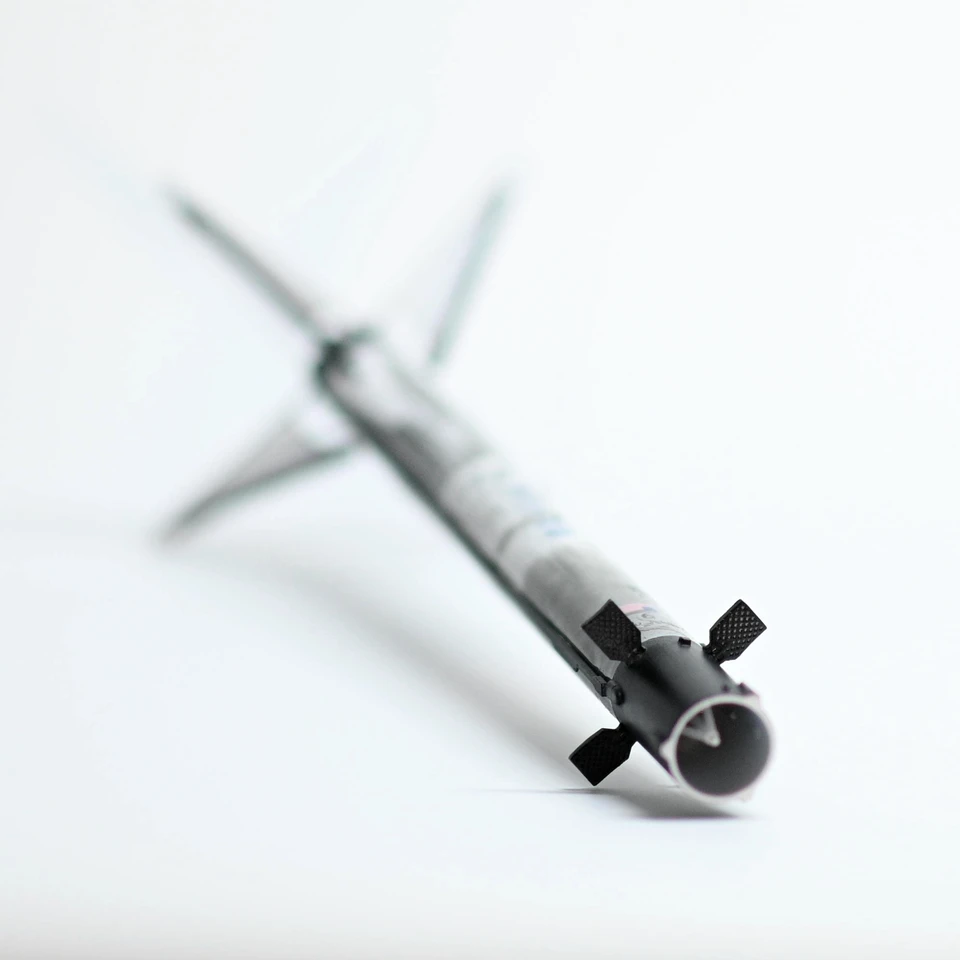 SpaceX Falcon 9 ロケットモデル Amazon.co.jp: SpaceX モデルロケットファルコン 9 クルー