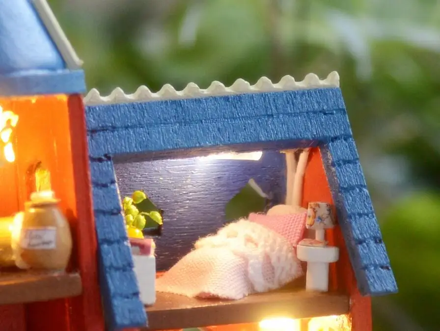 3D стеклянный Миниатюрный Кукольный домик деревянная игрушка Diy Кукольный дом с украшением мебели игрушки для детей замок Алисы