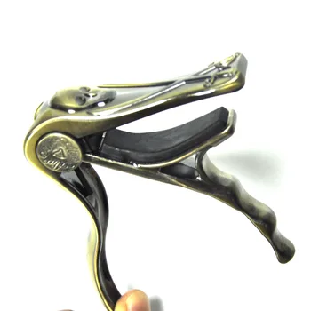 

Alice A007H/BR Aluminum Alloy Skull Shape Guitar Capo for Acoustic Guitars Golden Bronze