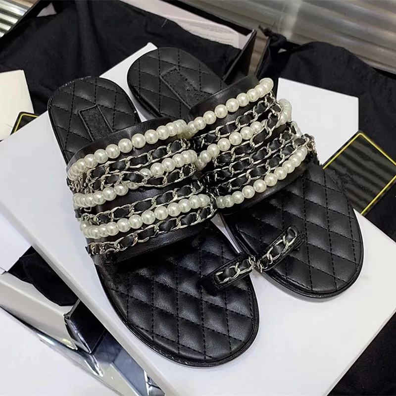 Сланцы INS женские с цепочками плоская подошва декор бусинами брендовые