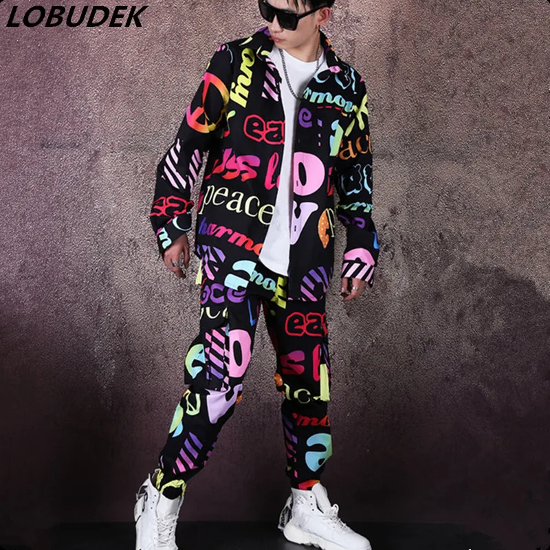 

Trendy Male Singer Dancer Hip Hop Rap Rock Costume Tooling Set Colorful Letter Pattern Shirt Cargo Pants 2-Pieces Suits Bar Club