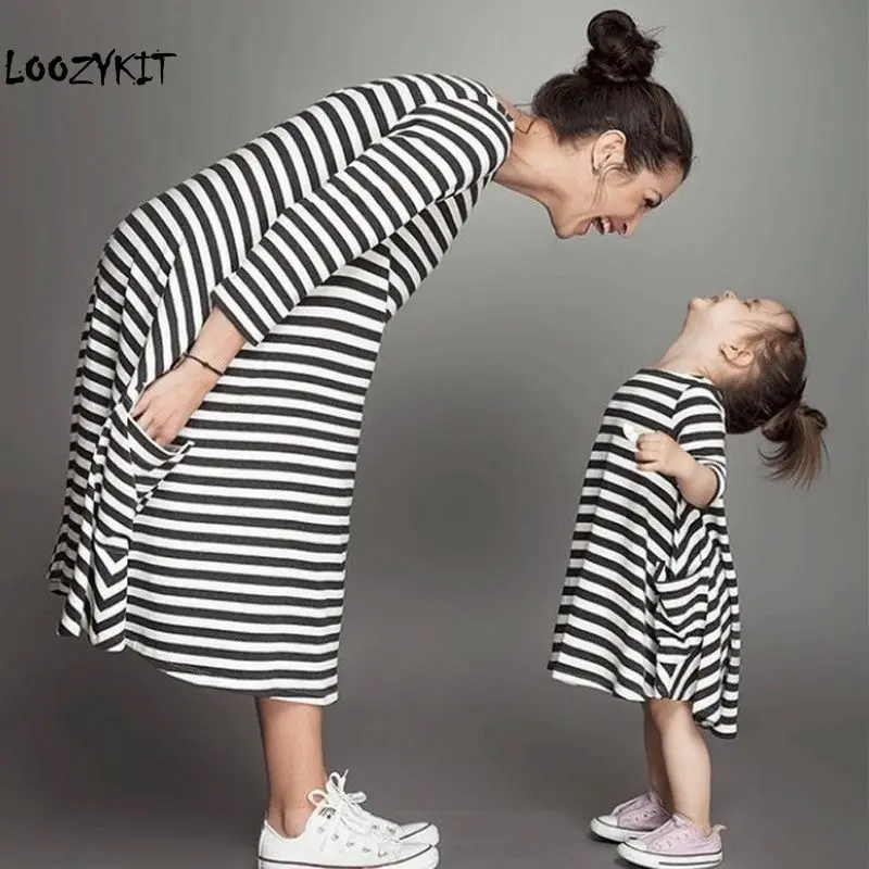 Loozykit модная одежда для мамы и ребенка одинаковые Семейные наряды в полоску