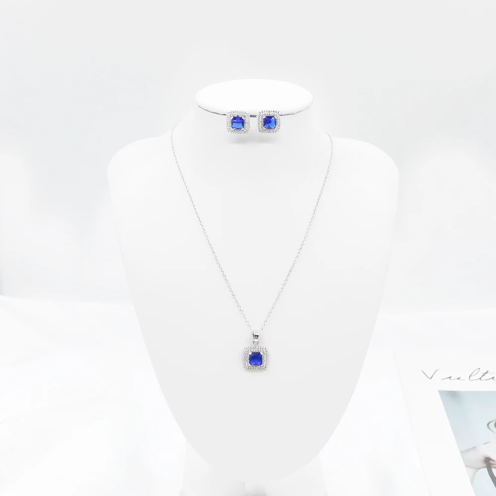 Square Queen Women's Necklace Earrings Set Victoria's Secret Retro Crystal Exquisite Compact Elegant Luxury Jewelry Fashion Set