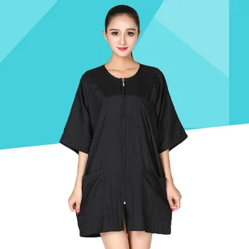 

1pc Short Sleeve Barbers Aprons Professional Zipper Salon Hair Stylist Apron with Pockets Waterproof Hairdresser Cape (Black)