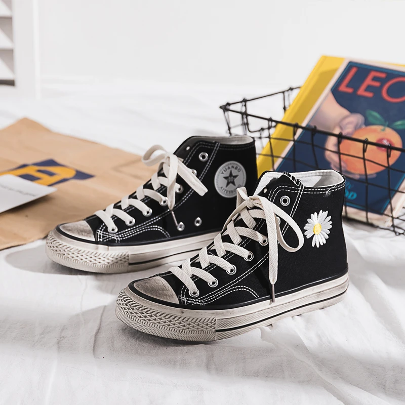 black daisy trainers