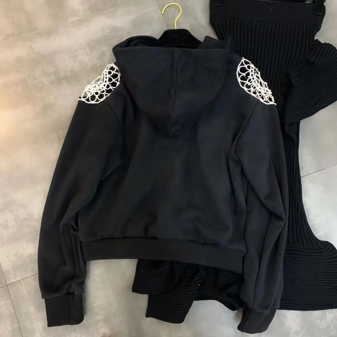 DEAT Autumn Winter Long Sleeve Hooded Embroidery Hollow Out Black Loose Free Size Jumper Women Sweatshirt 19J-a7