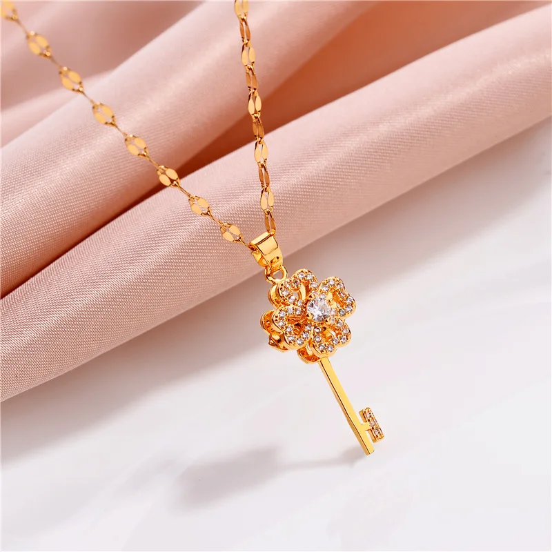 Crystal Vintage Lock Key Pendant Necklace Women Light Luxury woman  rhinestone necklaces Dress Jewelry