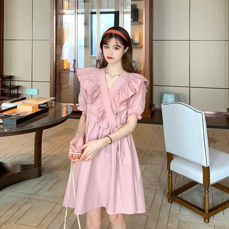 

Платье женское однотонное с коротким рукавом и V-образным вырезом