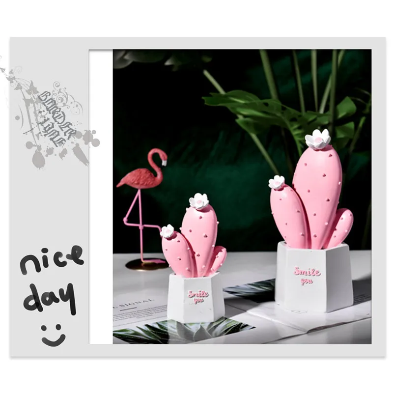 

2020 NEW gift resin cactus creative home living room furnishings office desktop decorations small ornaments home accessories