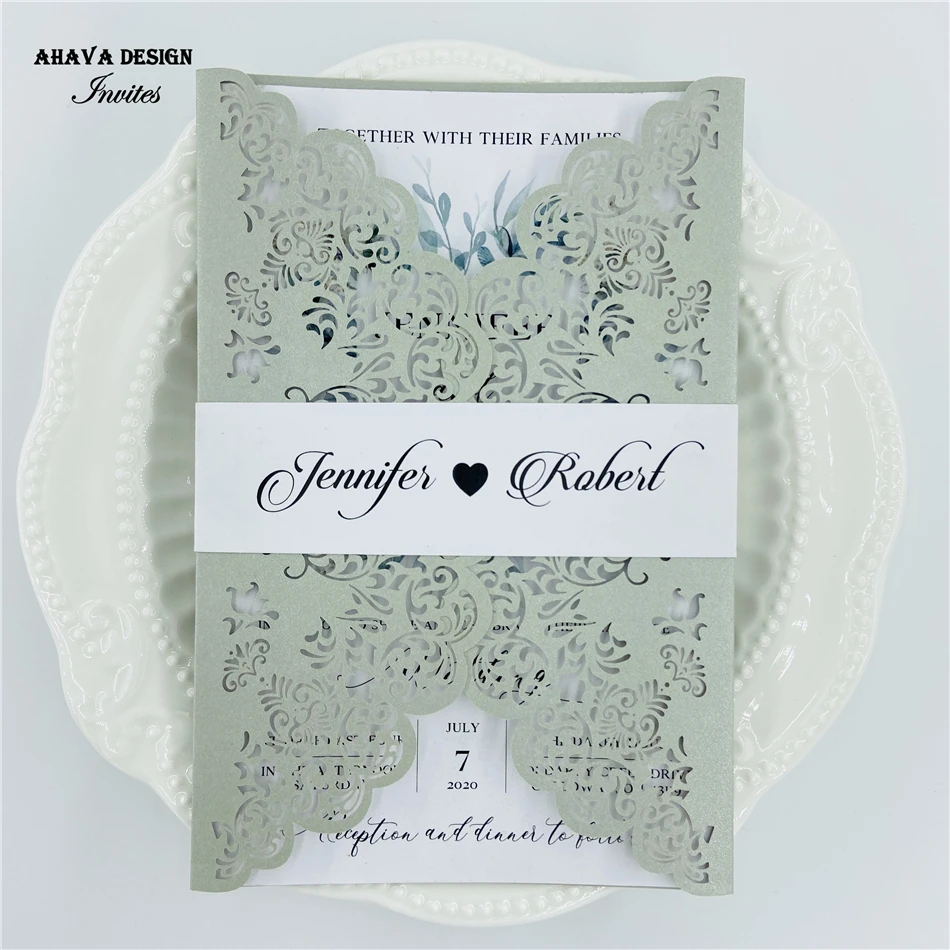 Shimmery Silver Romantic Laser Cut Lace Invitations Kits With Bellly Band for Wedding Customized Invite | Дом и сад