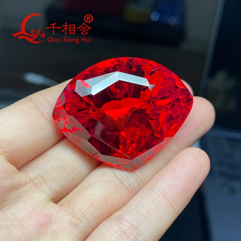 ジルコニア付きレッドストーン,483.5ct,39.8x50mm,ブリリアント