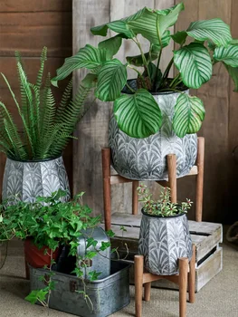 

Wooden frame wrought iron cylinder flower plug iron sheet green plant flowerpot Nordic retro floor pattern flower frame