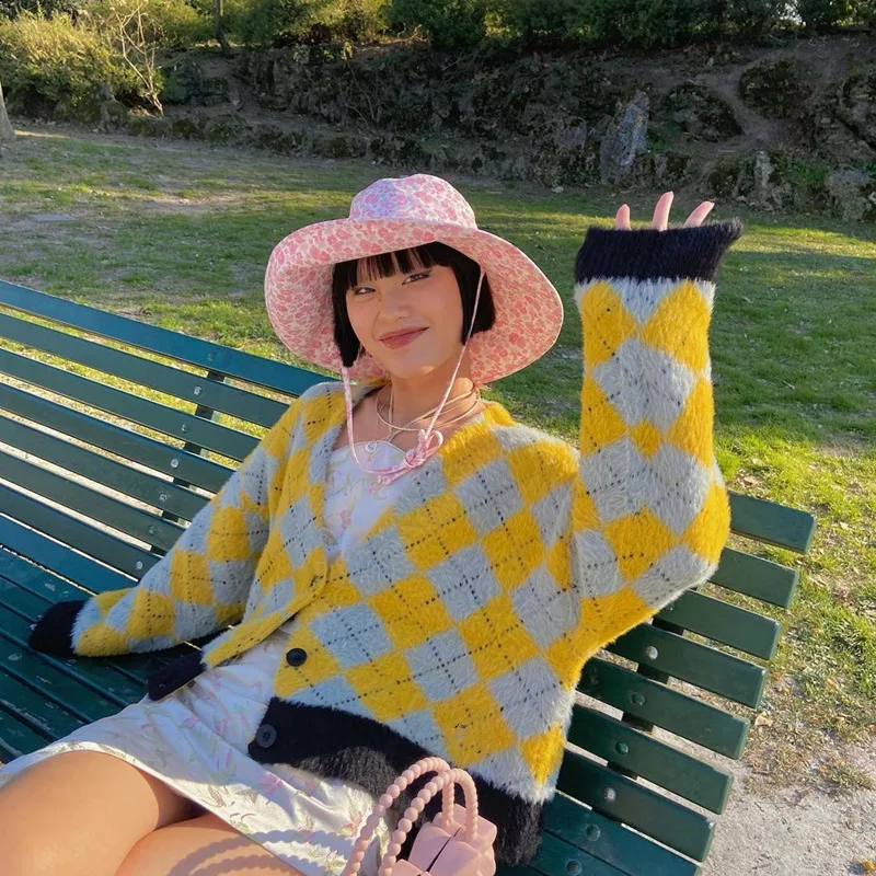 Autumn French Blouse Women's Retro Contrast Color Rhombus Sweater Furry Lazy Style Knitted Cardigan 2023 Ladies New Short Coat