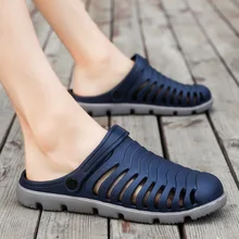 Новые стильные летние мужские шлепанцы; пористая обувь с закрытым носком; легкие Нескользящие сандалии большого размера