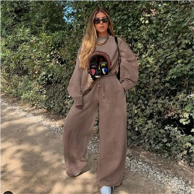 

3XL Plus Size Printed Women Two Piece Sets Carton Winter Suits Oversied Trucksuits Lady O Neck Sweatshirts Wide Leg Pants 2021