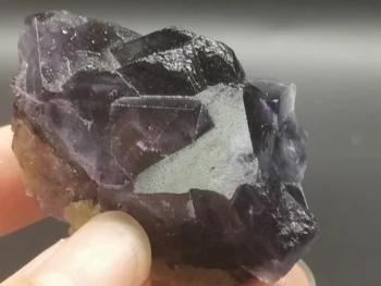 

57.2gNatural dark purple fluorite, crystal mineral specimen