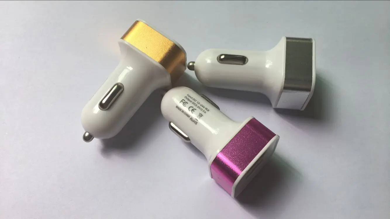 Двойное автомобильное зарядное устройство USB многоцветное автомобильное зарядное устройство один с двумя прикуривателями минутная секундная мощность телефона