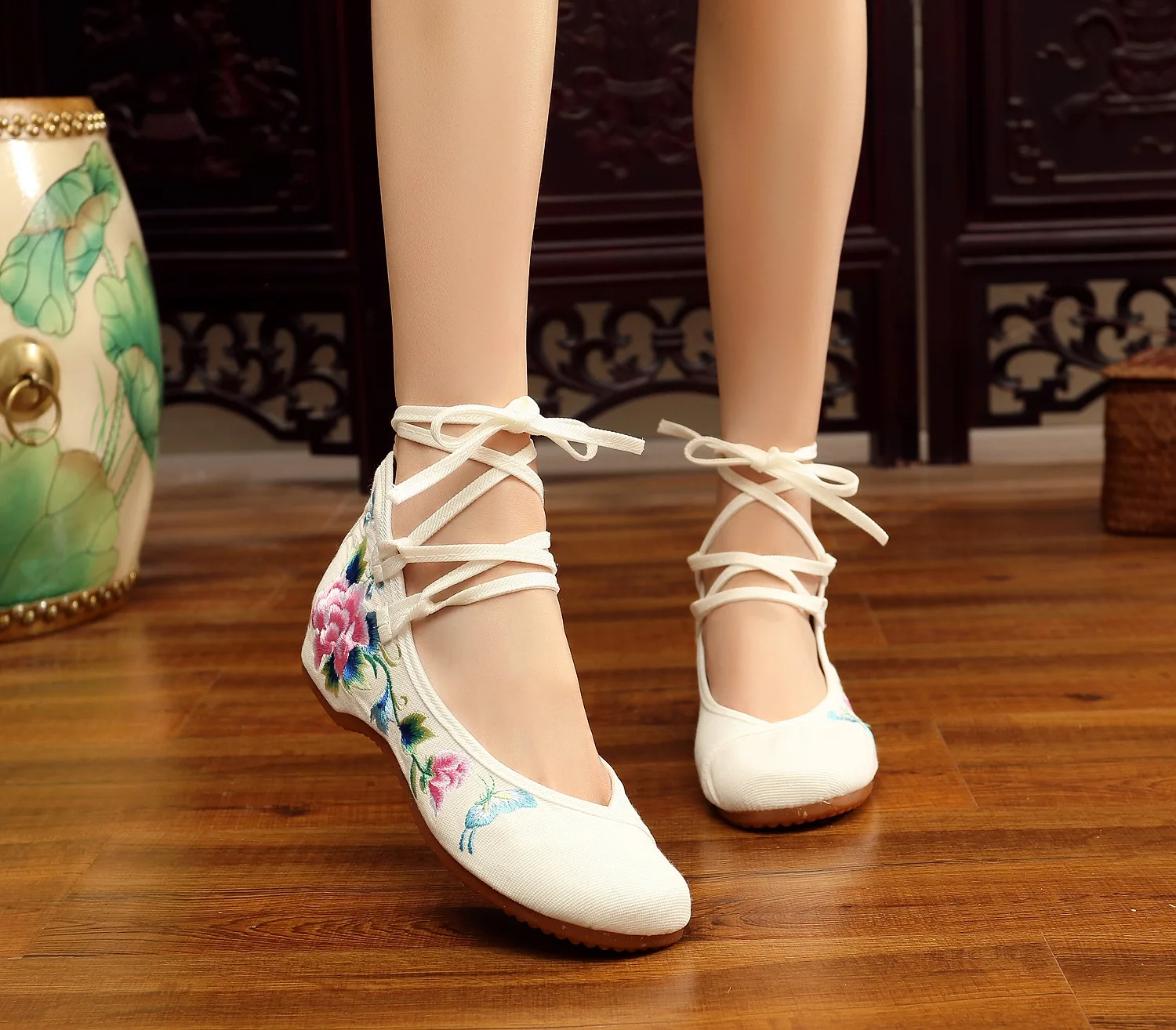 

Chinese Style Flats Ballet Embro