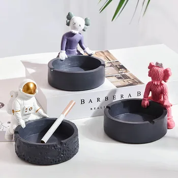 

Cartoon Astronaut Ashtray Figurine Resin Figure Sculpture Crafts Ornaments Fashion Ashtray Car Decor Decoration Accessories Gift