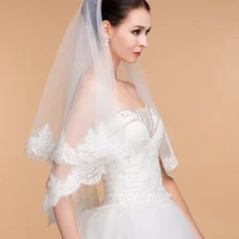 Элегантная слоновая кость короткая свадебная фата с кружевным краем 2 слоя Фата невесты с гребнем