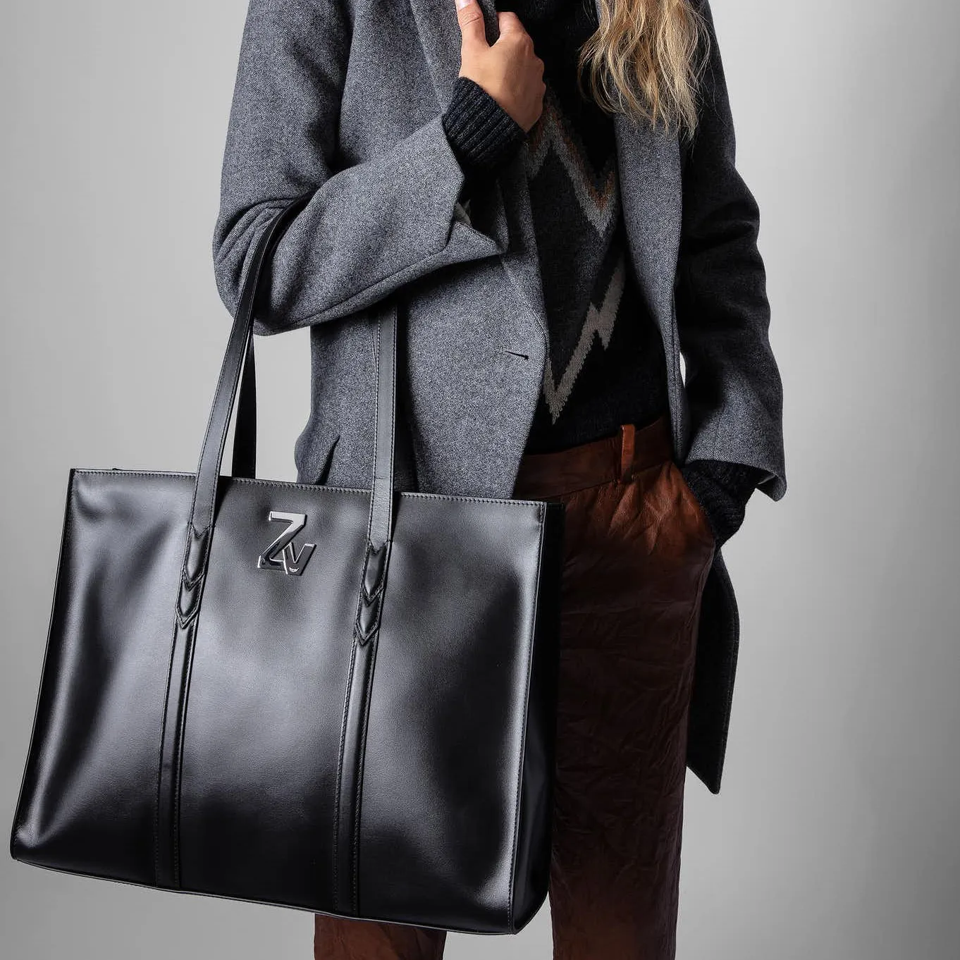 Women's Large Capacity Bag 2021 Fashion Letters Wings Decoration One-Shoulder Tote Simple Black Leather Handbags | Багаж и сумки